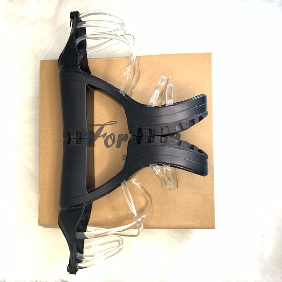 Platform high heels - Picture 4 of 8